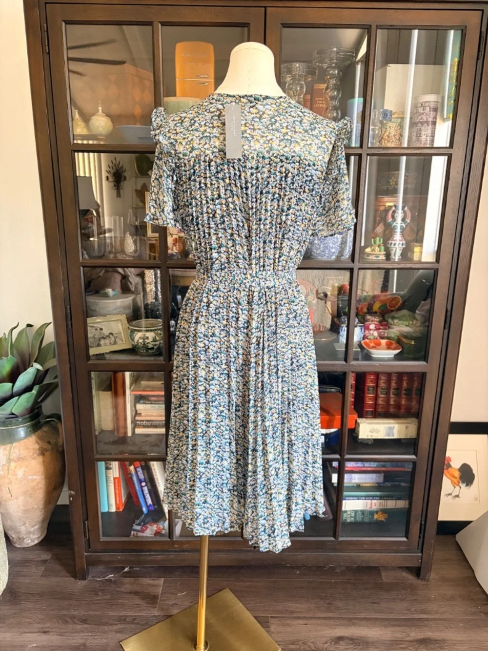 Ann Taylor, NWT Pleated Floral Dress with Sash. Size LP - Picture 2 of 5